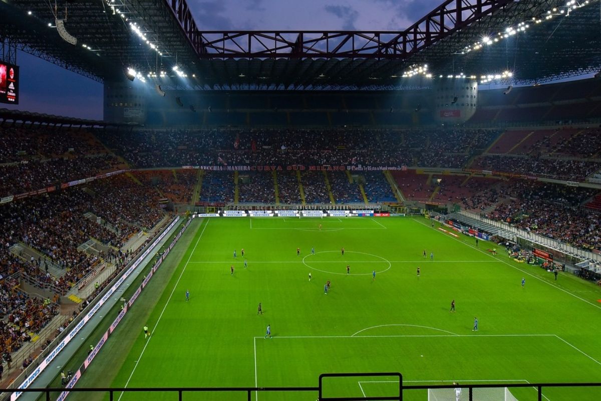 San Siro San Siro
https://itoldya420.getarchive.net/media/san-siro-flood-light-football-match-bc1cd8
https://creativecommons.org/publicdomain/zero/1.0/
