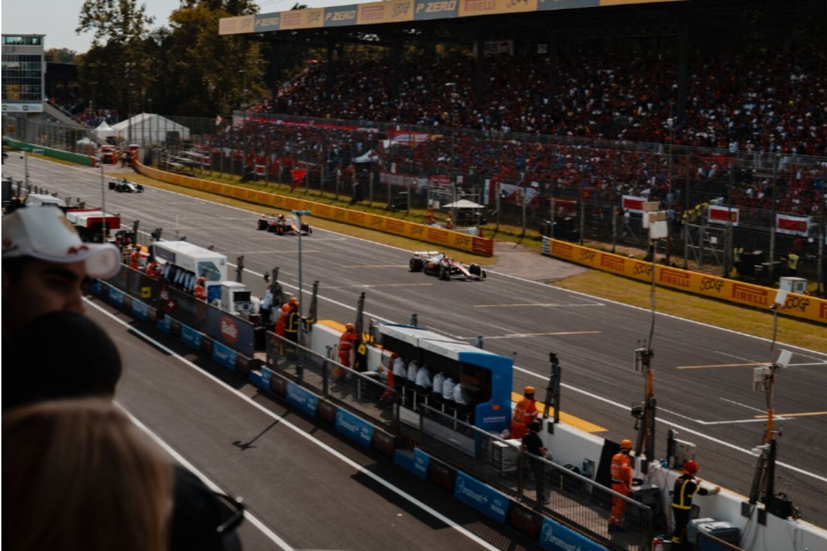 House 44 Club Lounge